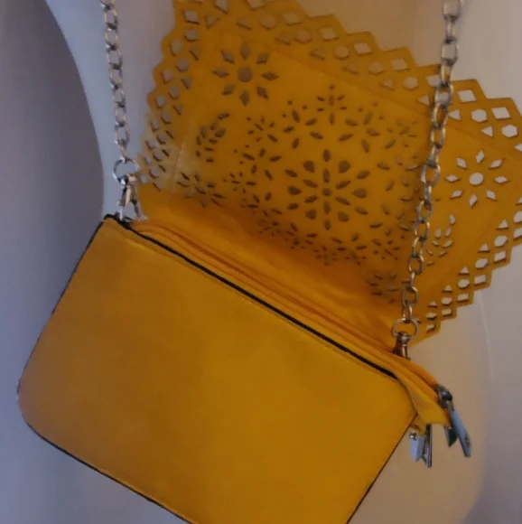 Yellow mandela style Long chain purse - Picture 3 of 6